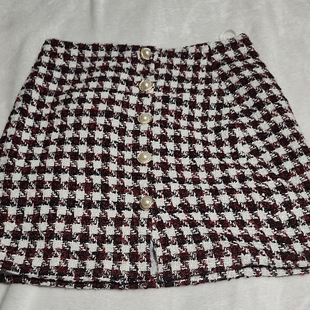 Chic Houndstooth Button-Up Skirt
